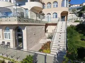 Staklena ograda sa spajder nosačem